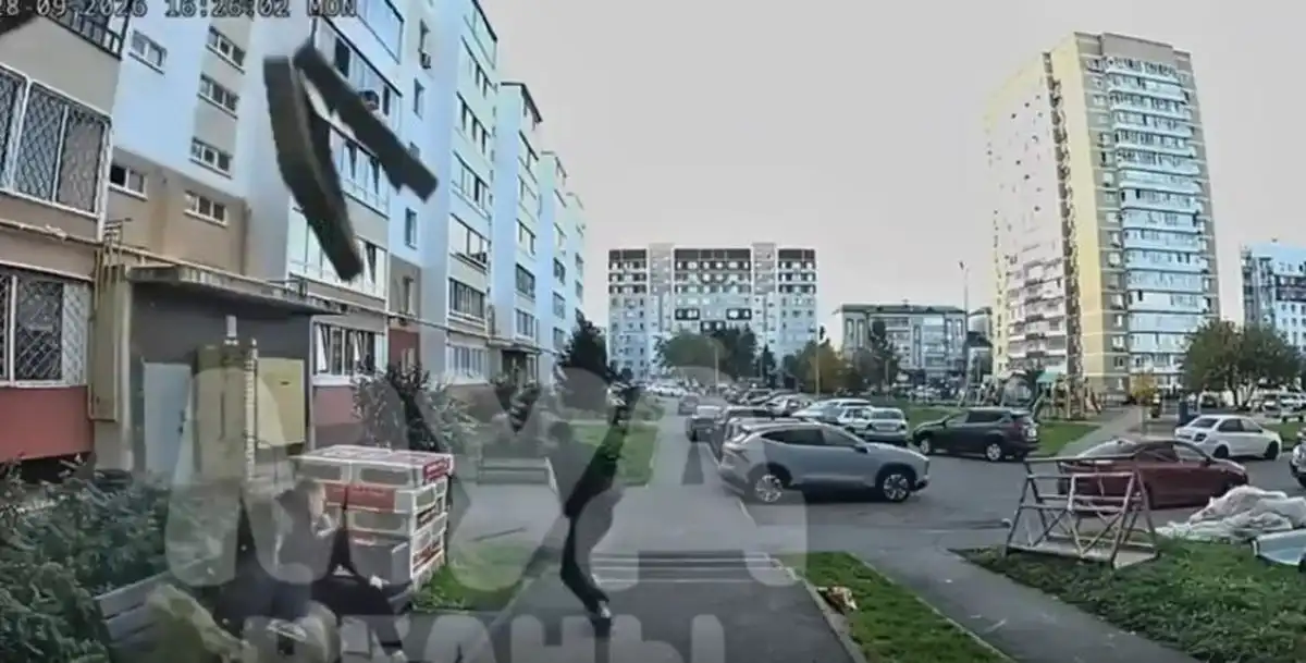 Во время капремонта в Татарстане с фасада дома сорвался утеплитель