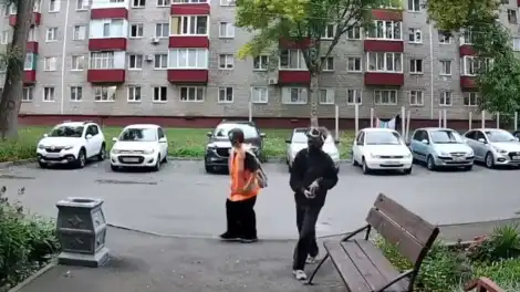 В Нижнекамске трое юношей срезали замки на подвальных укрытиях, заменили их своими, а на мужчину который сделал им замечание брызнули перцовым баллончиком