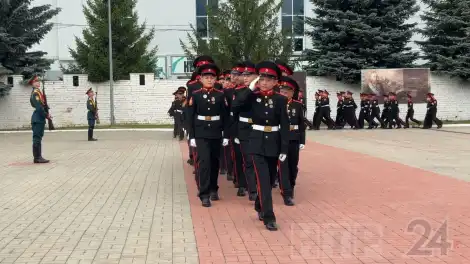 кадеты маршируют 1 сентября