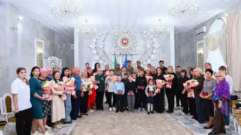 вручение наград семьям погибших солдат