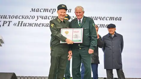 Мастер леса Ворошиловского лесничества Вячеслав Шишкин награждён Почётной грамотой Федерального агентства лесного хозяйства