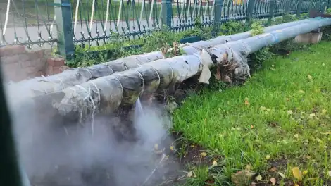 прорвало трубу горячей воды в Нижнекамске