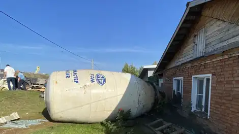 бетономешалка врезалась в дом