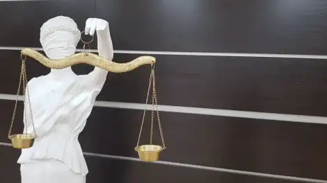 статуя Фемиды в городском суде Нижнекамска