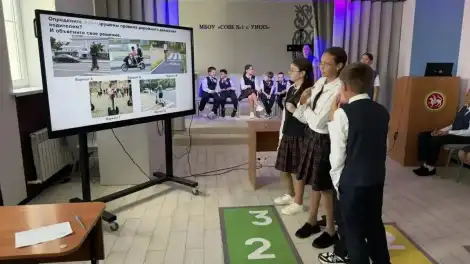 школьники учат ПДД