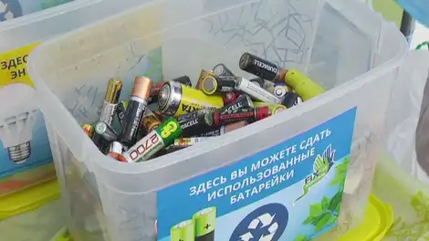 батарейки в контейнере