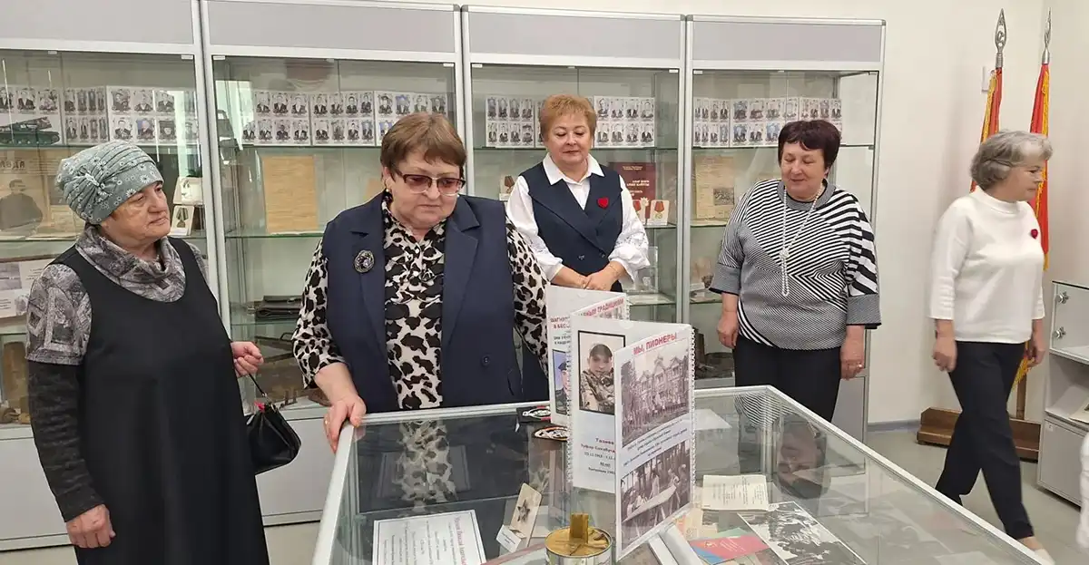 Учителя на юбилее школы в Красном Ключе