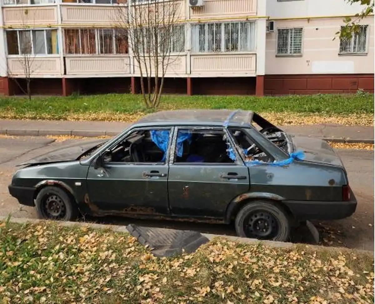 на проспекте Шинников Нижнекамска стоит автохлам