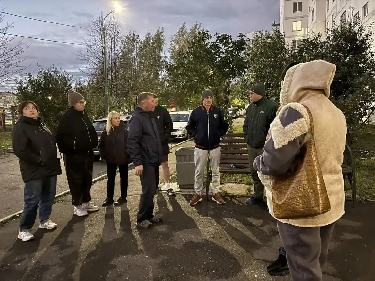 собрание жильцов и застройщика по поводу строительства ТЦ рядом с проспектом Мира, 95