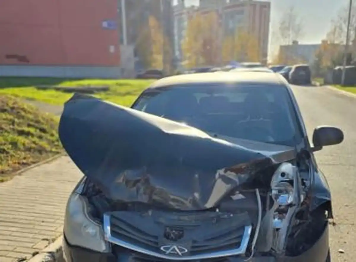 бесхозная машина на улице Вахитова в Нижнекамске