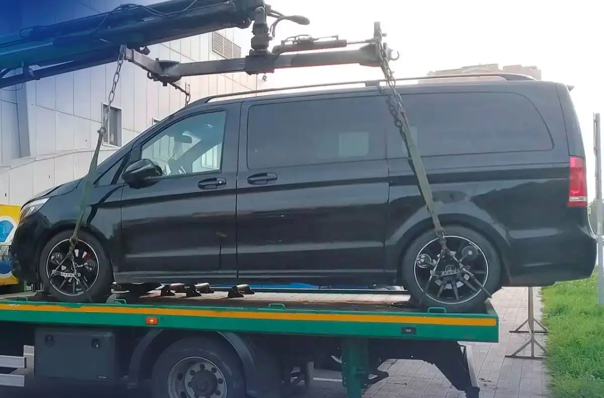 автомобиль марки Меседес