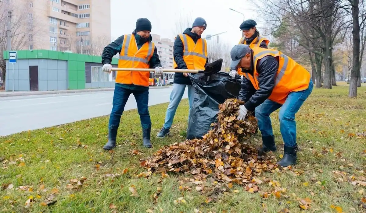 Жители Нижнекамска на субботнике