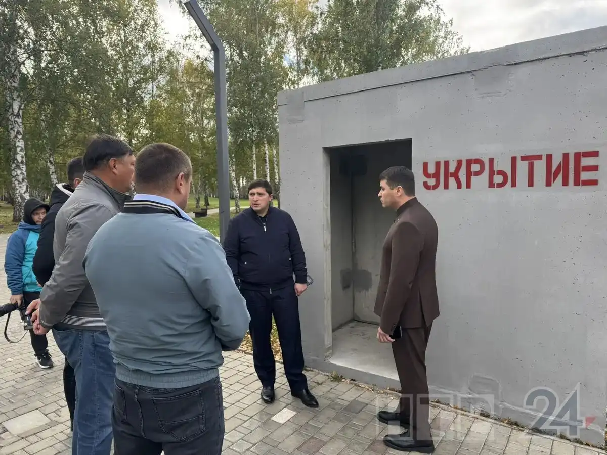 Радмир Беляев осмотрел железобетонное укрытие в парке Семья