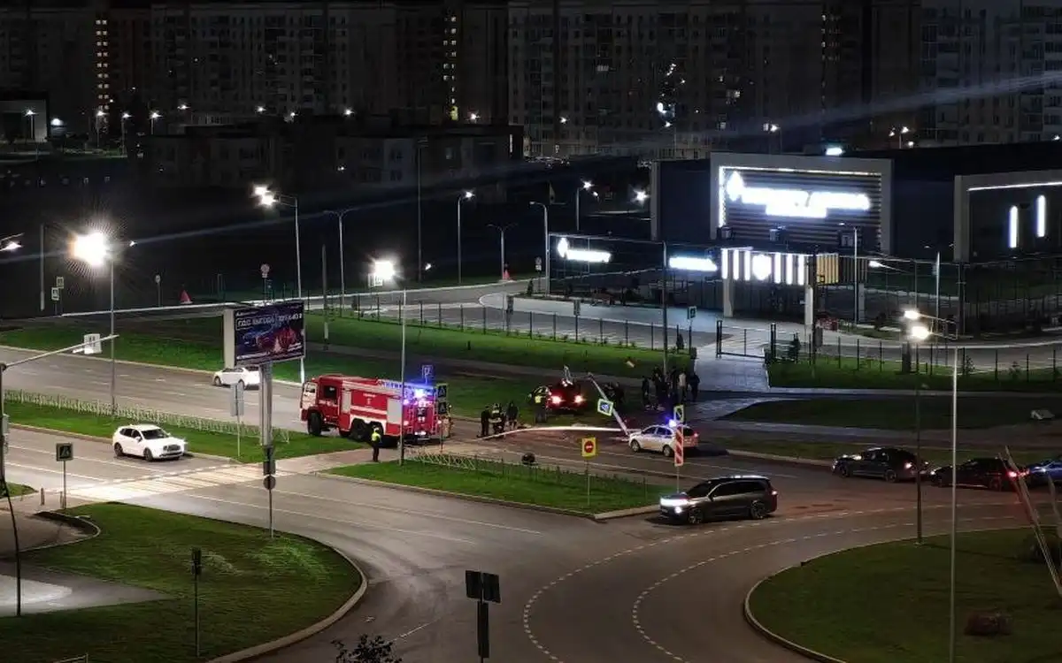 ДТП на проспекте Мира в Нижнекамске, где машина снесла опору