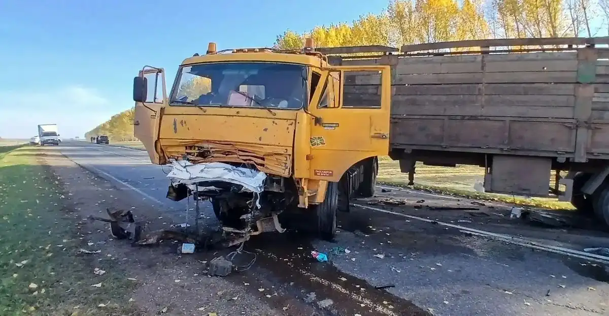 камаз задавил легковушку