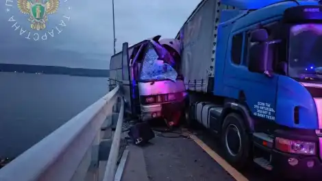автобус врезался в грузовик на М-12