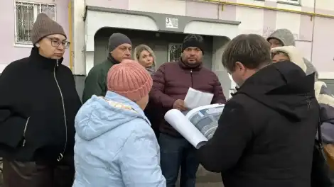 жители проспекта Мира, 95 на собрании с застройщиком нового ТЦ