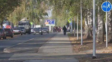 Улица в Нижнекамске с тротуаром