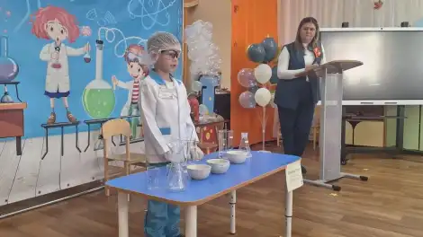 мальчик - участник конкурса Юный химик в Нижнекамске