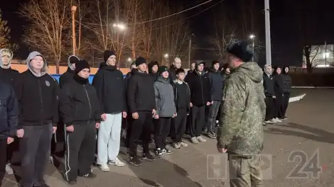 срочники построились перед отправкой в армию в Нижнекамске