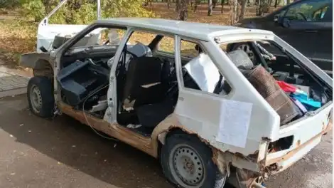 брошеная Лада на улице Южной Нижнекамска